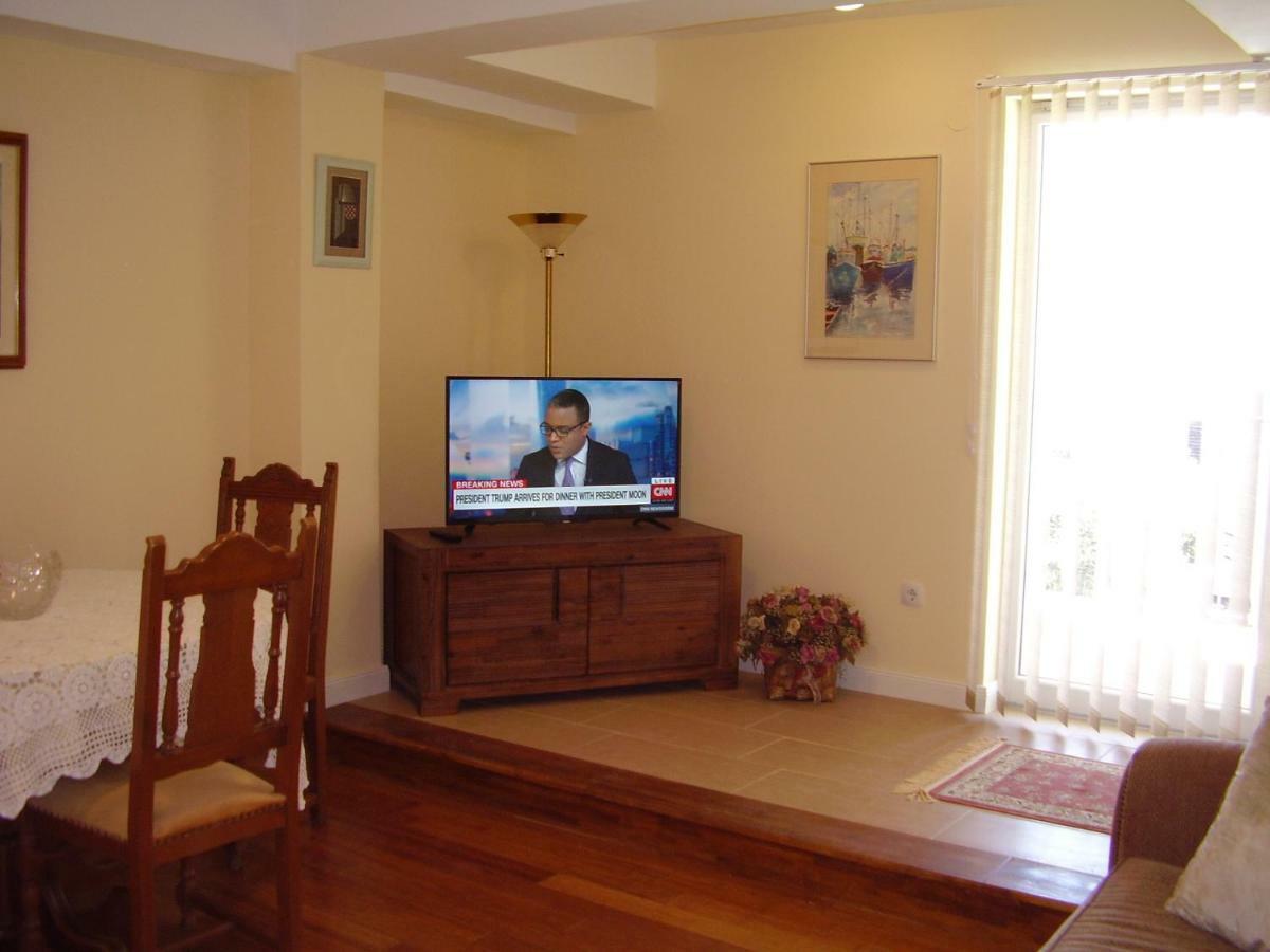 Water View Brand New Apartment, Short Stroll To Beach, Peaceful! Košljun Exterior foto
